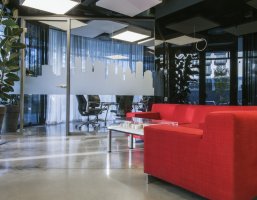 Salon sprzedaży apartamentów z posadzką Ultima