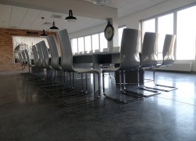 Офисы компании, конференц-зал. Полированный пол Baufloor Ultima.